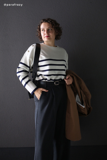 Spodnie z szeroką nogawką z zakładkami Spodnie z szeroką nogawką z zakładkami