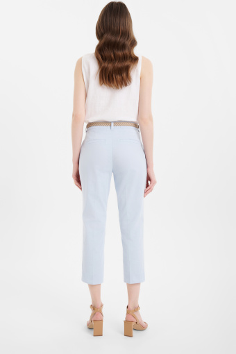 Spodnie w pastelowym odcieniu błękitu