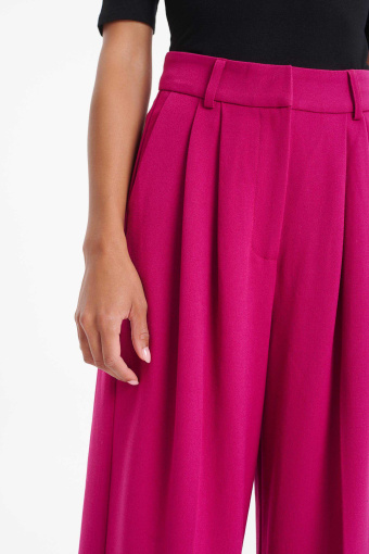 Spodnie z zakładkami