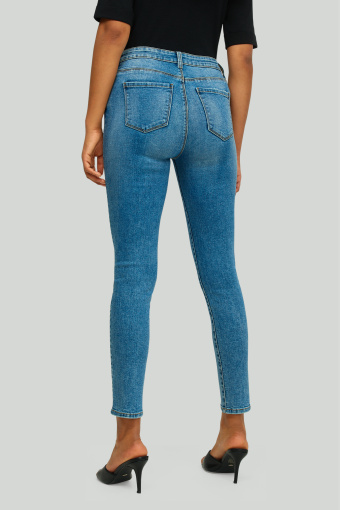 Niebieskie spodnie jeansowe, regularny stan Niebieskie spodnie jeansowe, regularny stan
