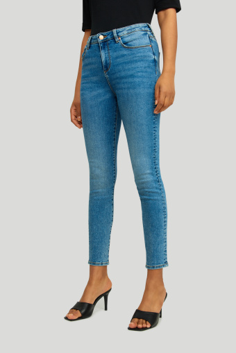 Niebieskie spodnie jeansowe, regularny stan Niebieskie spodnie jeansowe, regularny stan