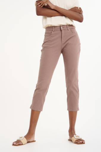 Brązowe spodnie capri