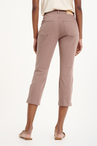 Brązowe spodnie capri
