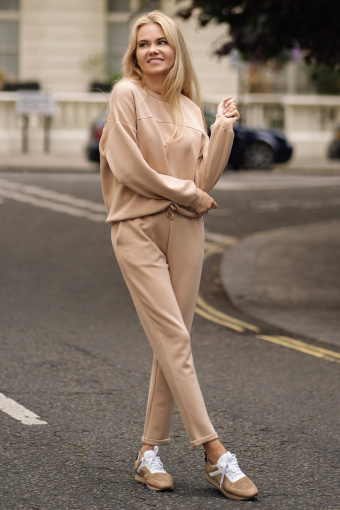 Luźne, karmelowe dresy