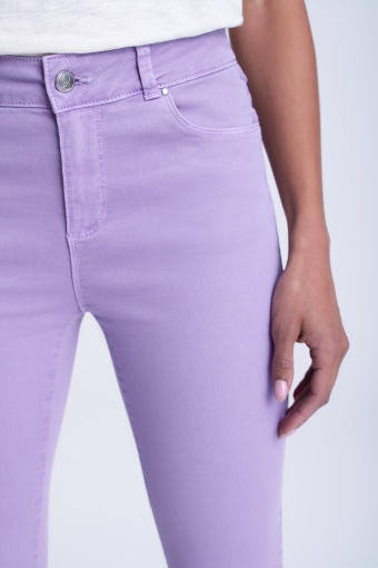 Spodnie five pockets w kolorze jasnofioletowym