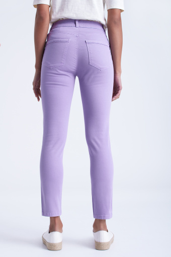 Spodnie five pockets w kolorze jasnofioletowym
