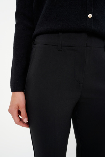 Czarne spodnie flare