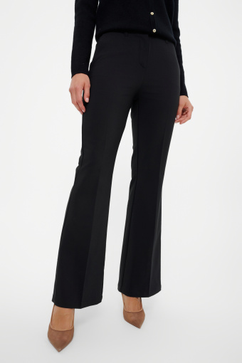 Czarne spodnie flare