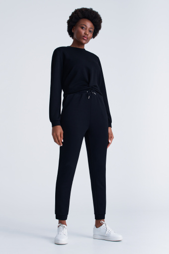 Klasyczne czarne dresowe spodnie