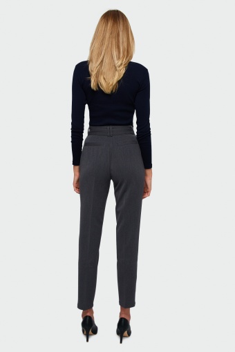 Eleganckie spodnie z paskiem Eleganckie spodnie z paskiem