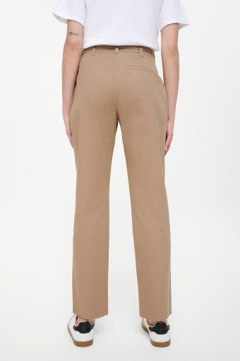 Klasyczne spodnie w beżowym kolorze Klasyczne spodnie w beżowym kolorze