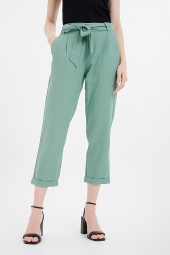 Miętowe spodnie 7/8 z wiązanym paskiem