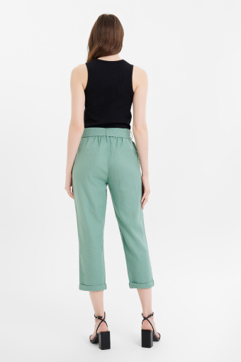 Miętowe spodnie 7/8 z wiązanym paskiem
