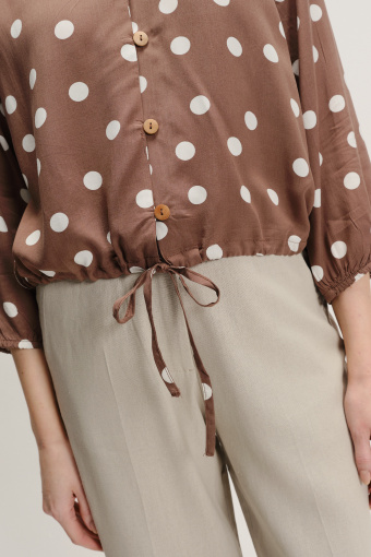 Stylowa bluzka z rękawem 3/4 i nadrukiem w groszki