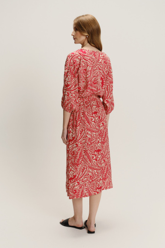 Stylowa sukienka z wyrazistym printem  Stylowa sukienka z wyrazistym printem