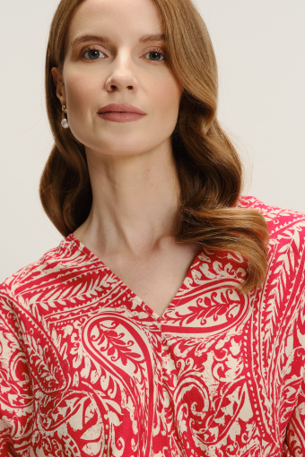 Stylowa sukienka z wyrazistym printem  Stylowa sukienka z wyrazistym printem