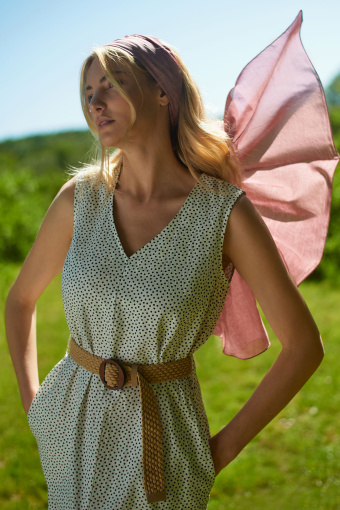 Lniana sukienka bez rękawów, nadruk w kropki