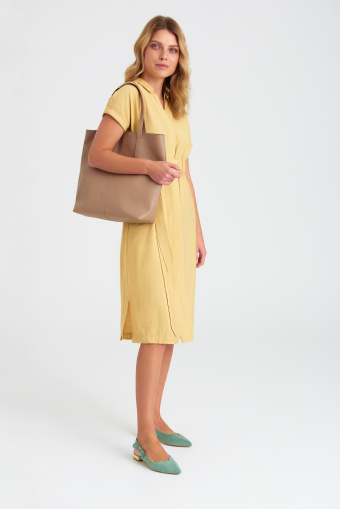 Żółta sukienka midi z wiązanym paskiem
