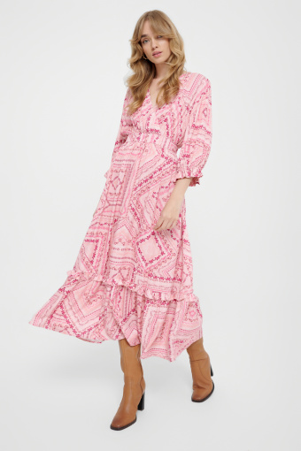 Wzorzysta różowa sukienka midi