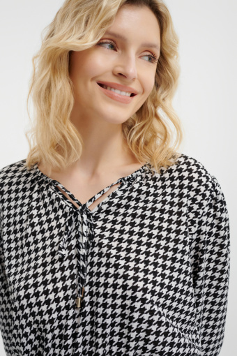 Sukienka midi w czarno-białą pepitkę