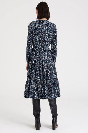 Czarno-błętkitna sukienka z falbanami, nadruk typu "łączka"