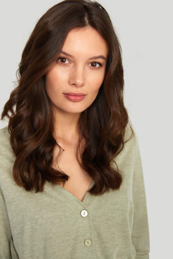 Wiskozowa sukienka z paskiem w talii