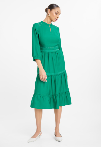 Zielona sukienka z falbaną