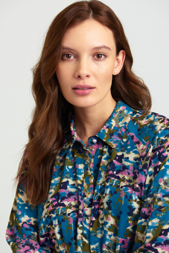 Szmizjerka midi z kolorowym nadrukiem