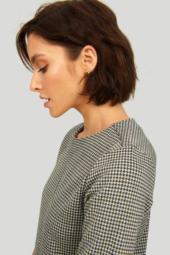 Luźna dzianinowa sukienka w kratkę