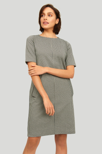 Luźna dzianinowa sukienka w kratkę