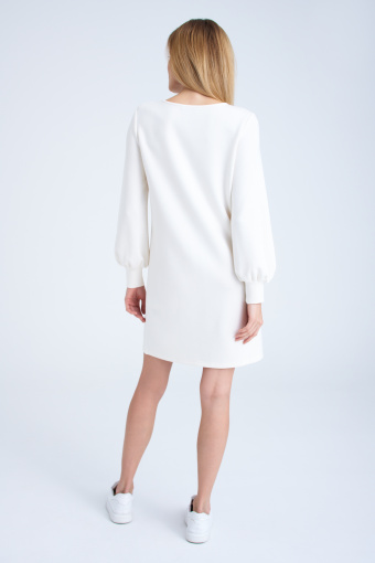 Kremowa sukienka w sportowym stylu Kremowa sukienka w sportowym stylu