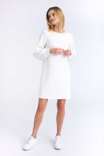 Kremowa sukienka w sportowym stylu Kremowa sukienka w sportowym stylu