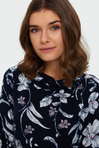 Dzianinowa sukienka w kwiaty Dzianinowa sukienka w kwiaty