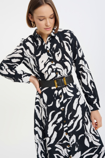 Czarno-biała sukienka z paskiem 