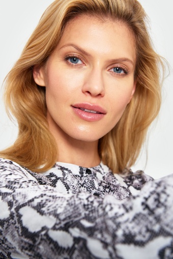 Sukienka wiskozowa ze zwierzęcym nadrukiem