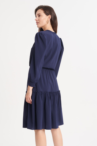 Sukienka midi z haftem i falbaną