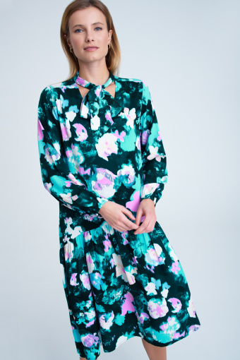 Sukienka z obniżonym stanem