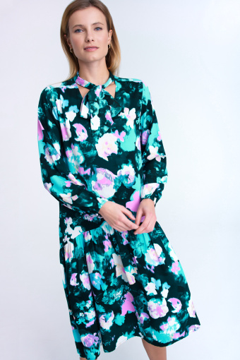 Sukienka z obniżonym stanem