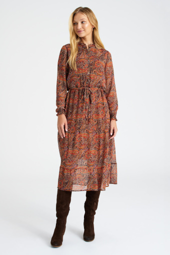 Długa sukienka w stylu boho, pomarańczowy nadruk typu paisley