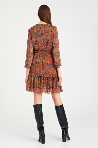 Krótka sukienka z falbanami, nadruk paisley