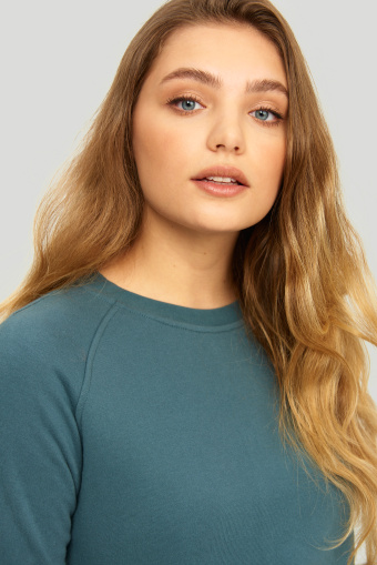 Bawełniana, turkusowa sukienka z raglanowym rękawem