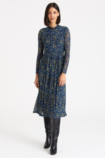 Ciemnoniebieska sukienka z półgolfem, nadruk typu "łączka"