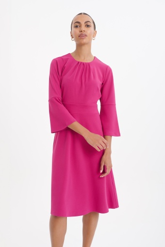 Intensywnie różowa sukienka z rękawami 3/4 Intensywnie różowa sukienka z rękawami 3/4
