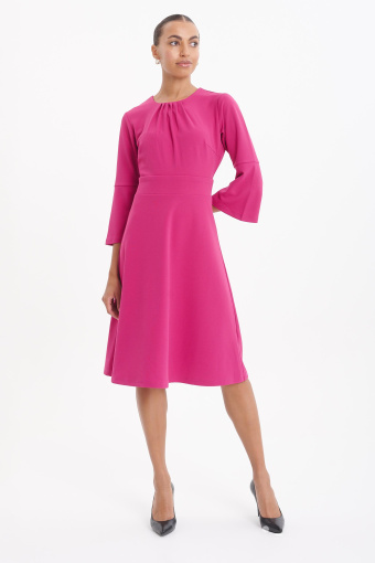 Intensywnie różowa sukienka z rękawami 3/4 Intensywnie różowa sukienka z rękawami 3/4
