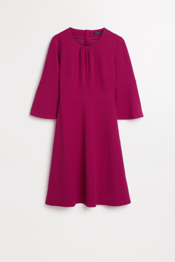 Intensywnie różowa sukienka z rękawami 3/4 Intensywnie różowa sukienka z rękawami 3/4