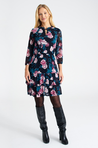 Krótka, czarna sukienka z falbanami, nadruk w kwiaty
