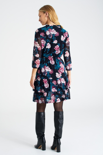 Krótka, czarna sukienka z falbanami, nadruk w kwiaty