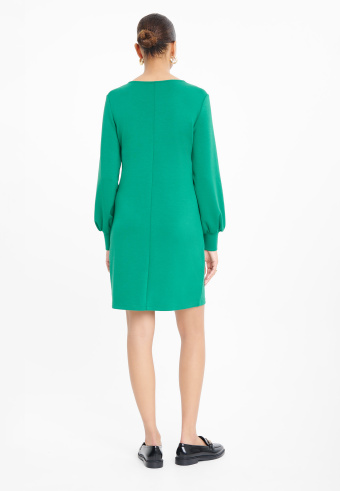 Zielona sukienka z długim rękawem