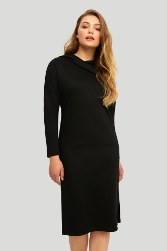 Czarna, dzianinowa sukienka z kapturem