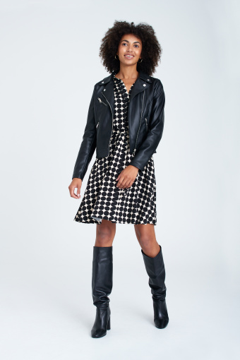 Czarna szmizjerka z wiązanym paskiem, nadruk w kropki